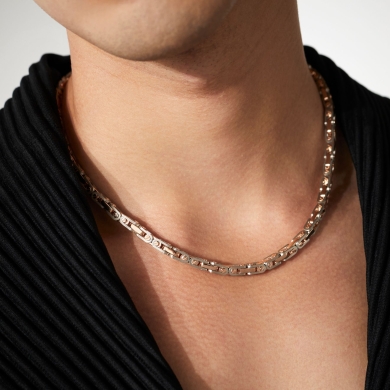 Collier Zancan en or 18 carats.