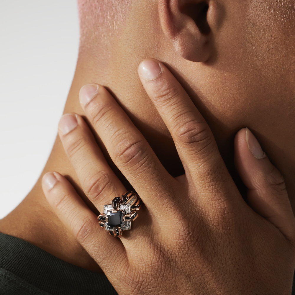 Anello Zancan in oro 18kt con diamante nero.