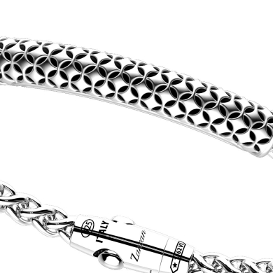 Bracciale in argento con rombi e cerchi.
