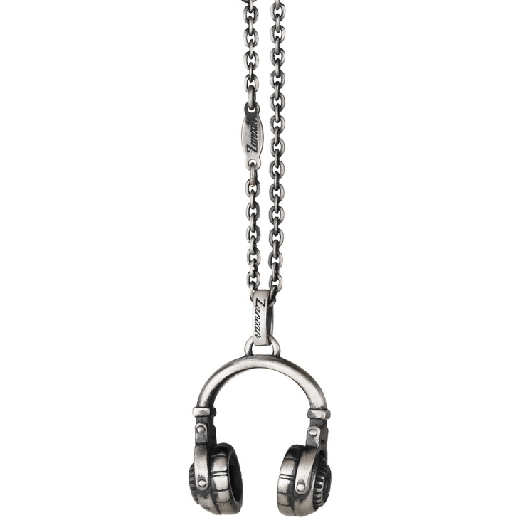 Silver necklace.