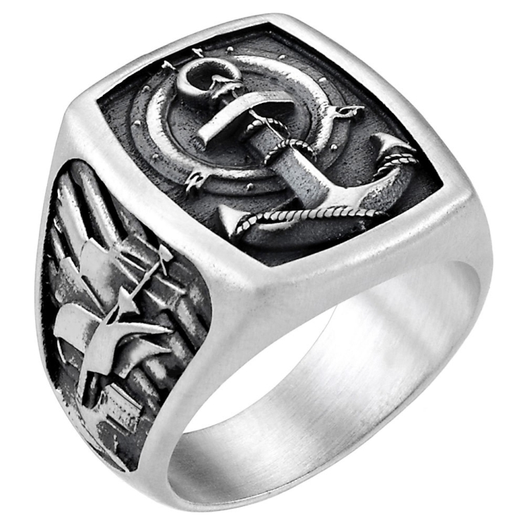 Anello con ali in argento.