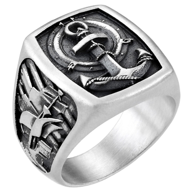 Anello con ali in argento.