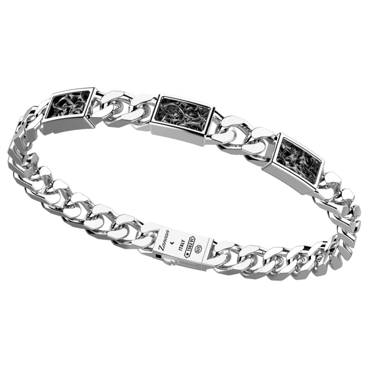 Bracciale in argento con riquadri decorati.