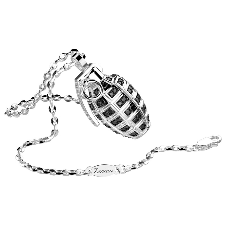 Collana con granata in argento e spinelli neri.