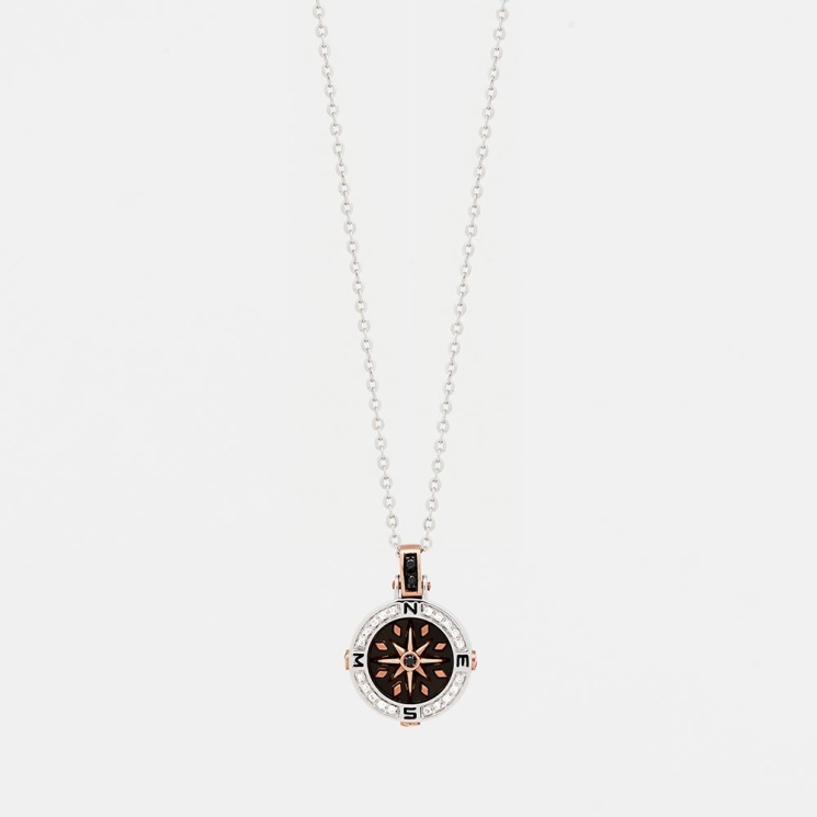 Collana da uomo con pendente in oro bianco.
