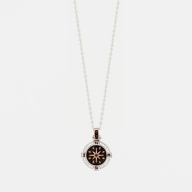 Collana da uomo con pendente in oro bianco.