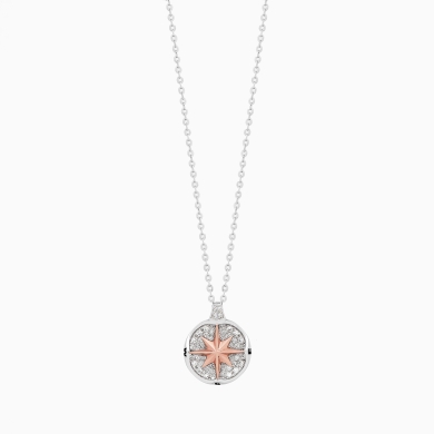 Collana da uomo con pendente tempestato di diamanti bianchi.