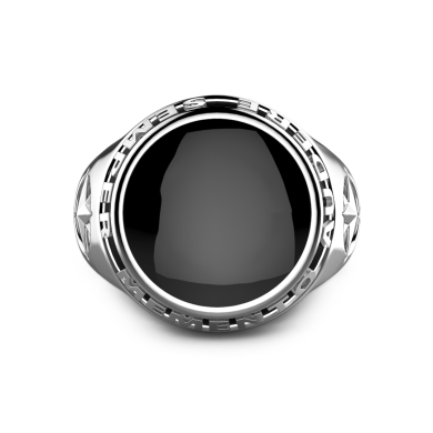 Anello Zancan in argento con onice nera e scritta in latino.