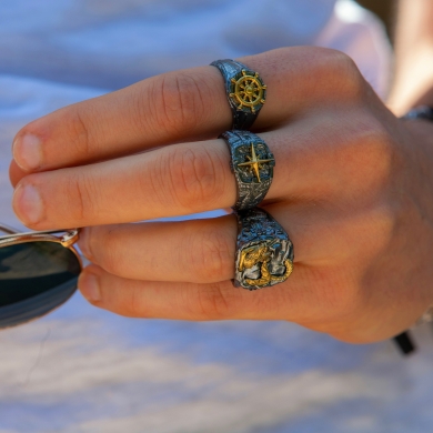 Anello Zancan in argento brunito con timone.