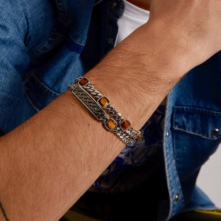Bracciale a grumetta Zancan con targa e pietra occhio di tigre.