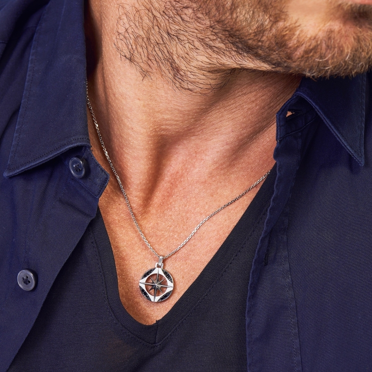 Collana Zancan in argento con pietre nere.