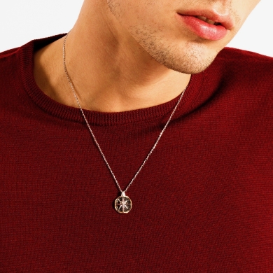 Collana  zancan in oro con pendente rosa dei venti e diamanti.