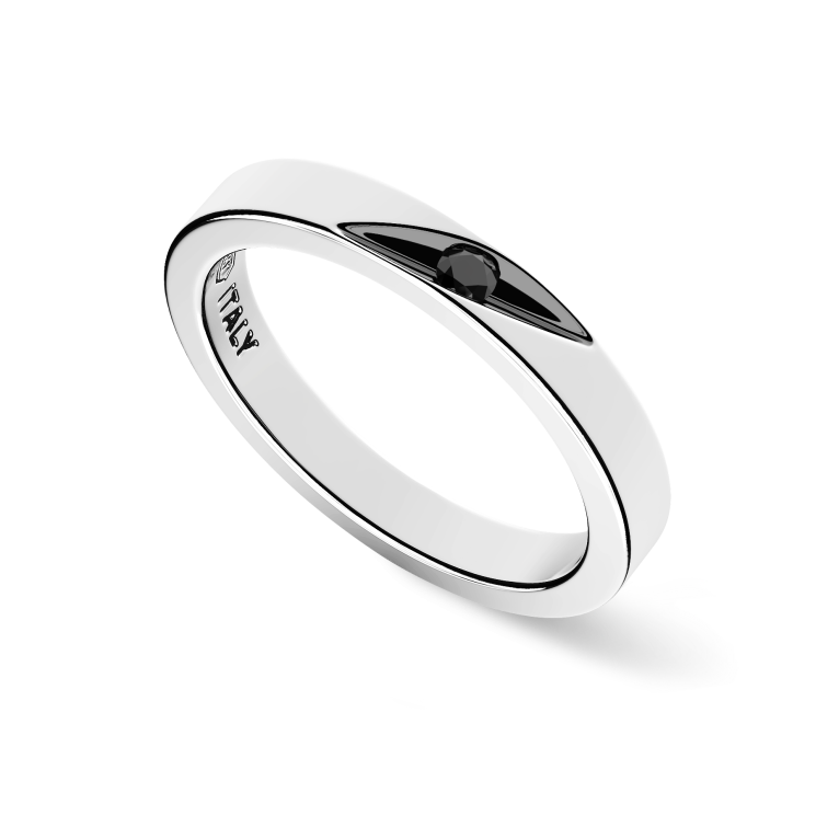 Anillo de banda Zancan de plata y piedra negra.