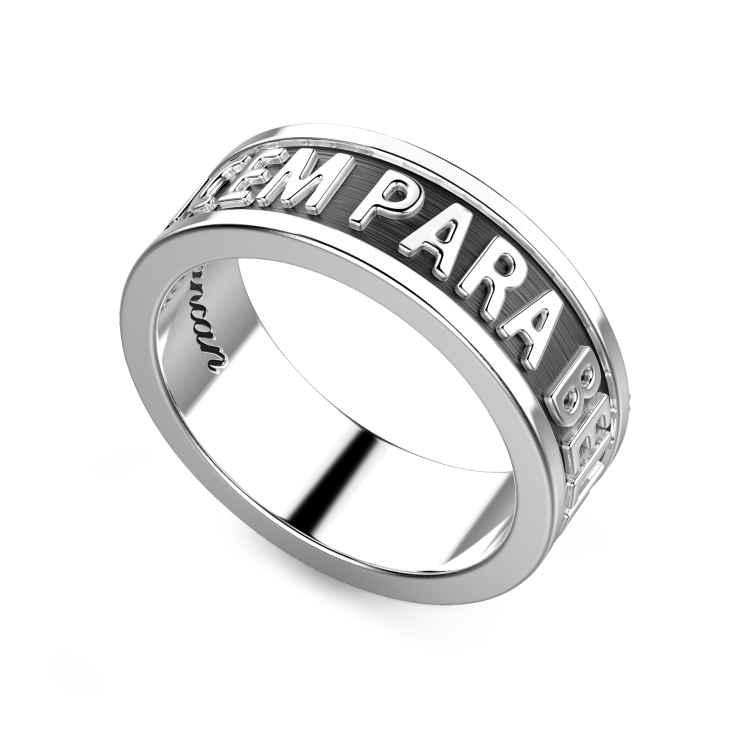 Anello Zancan a fascia in argento con scritta in latino.