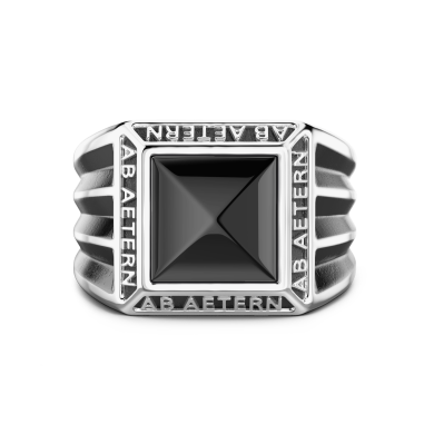 Anello Zancan in argento con scritta in latino e pietra onice.
