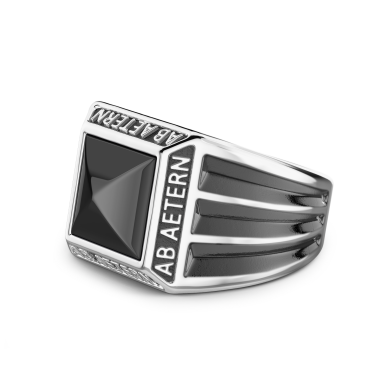 Anello Zancan in argento con scritta in latino e pietra onice.