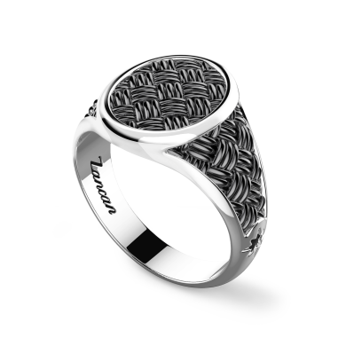 Anello chevalier Zancan in argento brunito.