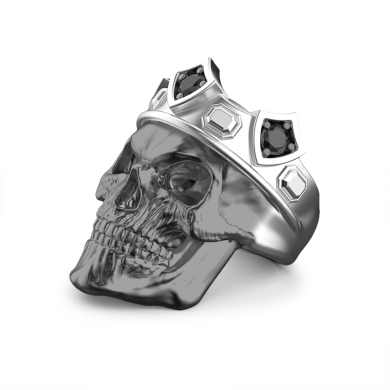 Anillo con calavera de rey Zancan de plata con piedras negras.