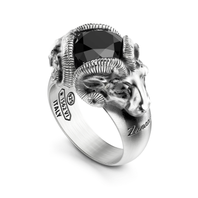 Zancan-Ring aus Silber mit Widder und Onyx.