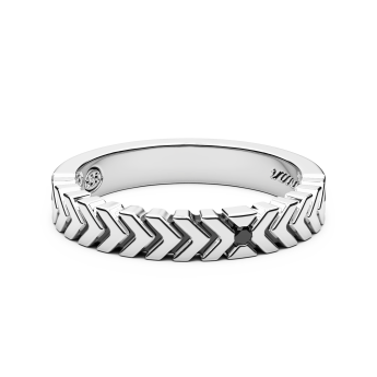 Bague en argent avec spinelles noirs.