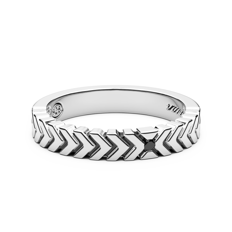 Bague en argent avec spinelles noirs.