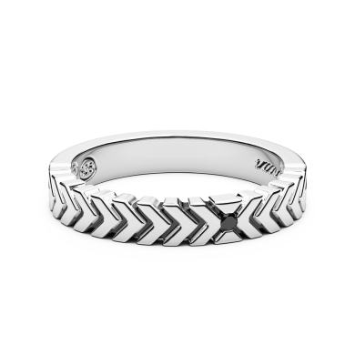 Bague en argent avec spinelles noirs.