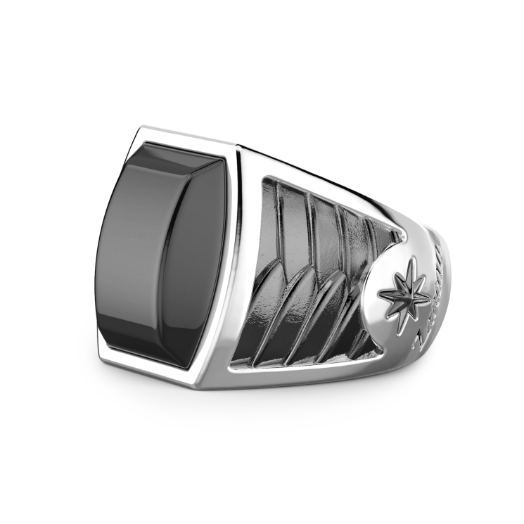 Anillo Zancan de plata con piedra de ónice.
