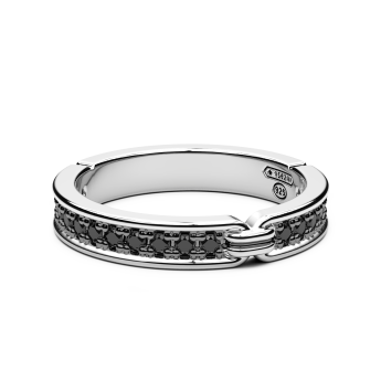 Anillo Zancan de plata con piedras negras.