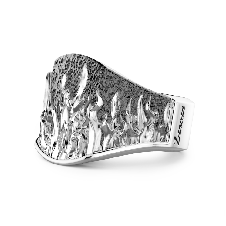 Anillo Zancan de plata con llamas.