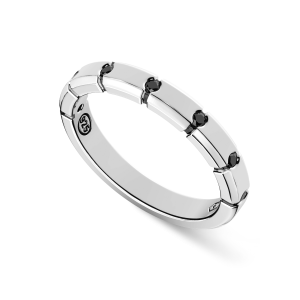 Anillo de plata con piedras negras. 2