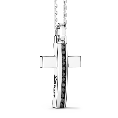 Collana Zancan in argento con pendente a croce e pietre nere.