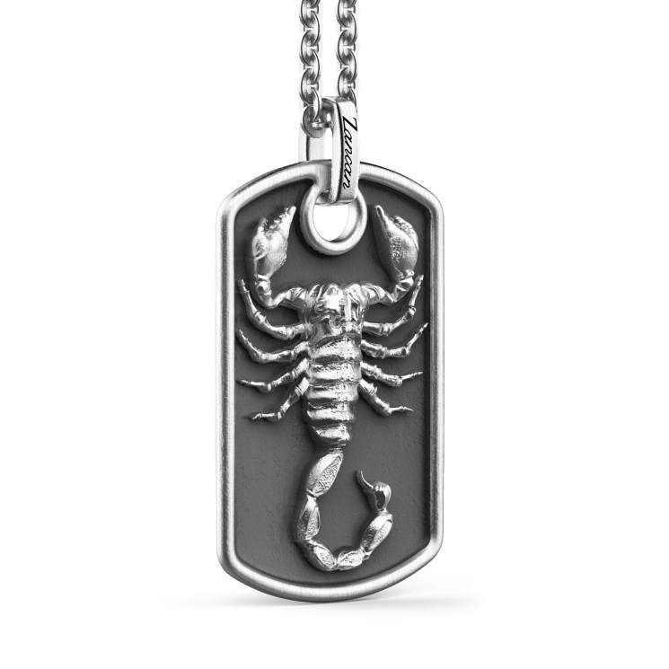 Collar Zancan de plata con escorpión en colgante de placa.