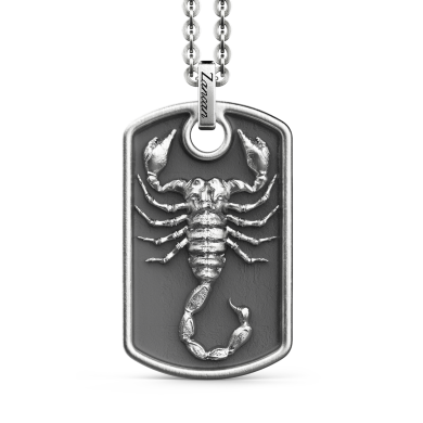 Collana Zancan in argento con scorpione su pendente a targa.