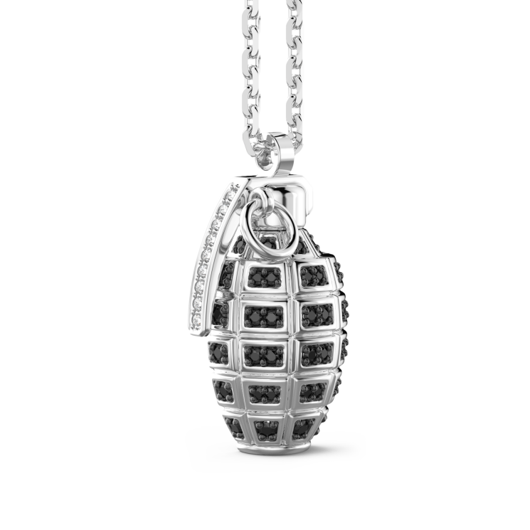 Zancan-Kette aus Silber mit Granate und schwarzen Edelsteinen.