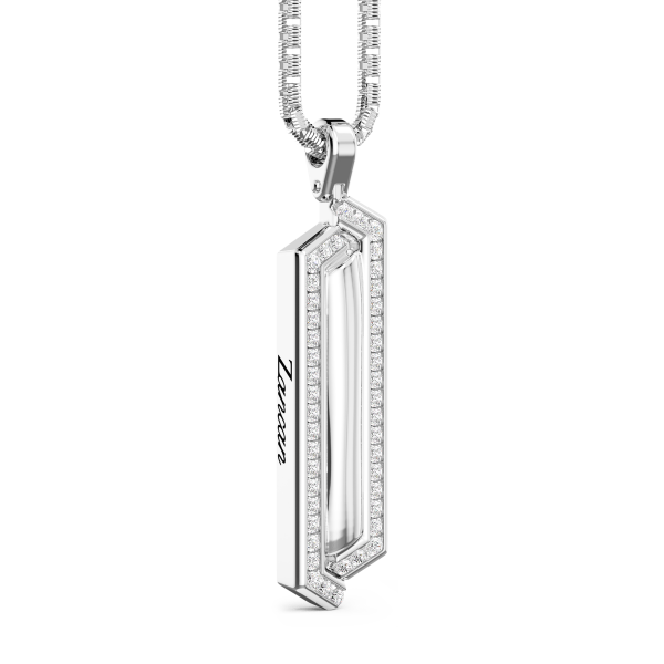 Collar de plata de Zancan con colgante de placa y piedras.